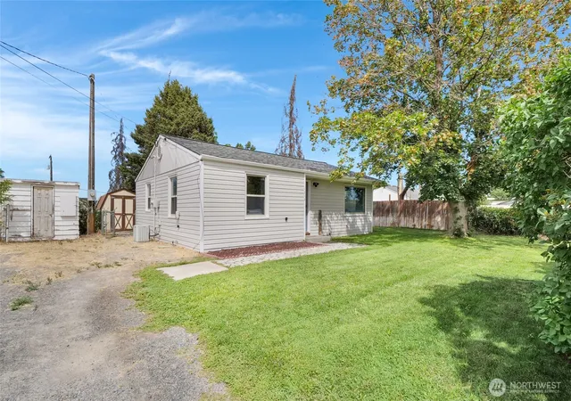 Photo 1 of Single family home for sale at 1212 W Concord Ave, Moses Lake, WA 98837 | MLS# NWM2579757 | Listing updated on 2026-09-25