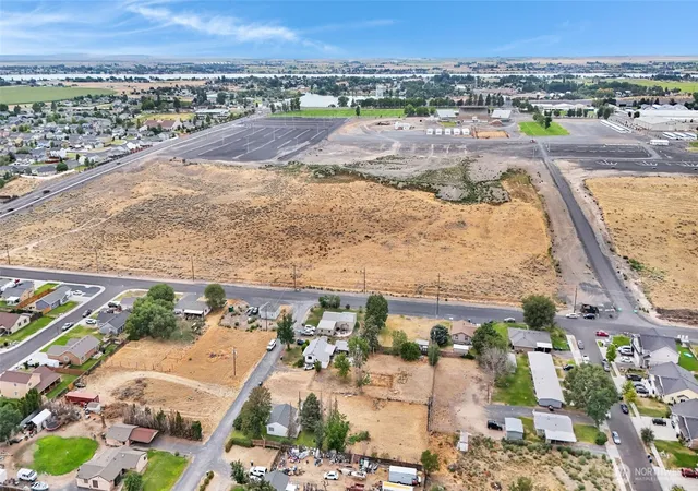 Photo 3 of Single family home for sale at 1212 W Concord Ave, Moses Lake, WA 98837 | MLS# NWM2579757 | Listing updated on 2026-09-25