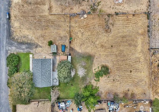Photo 4 of Single family home for sale at 1212 W Concord Ave, Moses Lake, WA 98837 | MLS# NWM2579757 | Listing updated on 2026-09-25