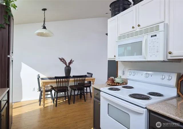 Photo 4 of Single family home for sale at 1214 SE Scenic View Dr, College Place, WA 99324 | MLS# NWM2579770 | Listing updated on 2026-09-30