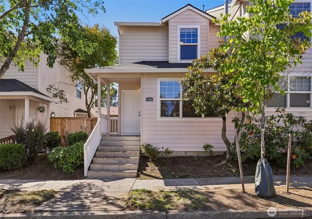 Photo 1 of Townhouse for sale at 5906 Ne 35th Circle, Vancouver, WA 98661 | MLS# NWM2579772 | Listing updated on 2026-09-25