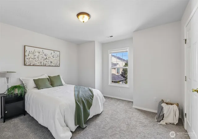 Photo 4 of Townhouse for sale at 5906 NE 35th Circle, Vancouver, WA 98661 | MLS# NWM2579772 | Listing updated on 2026-09-25