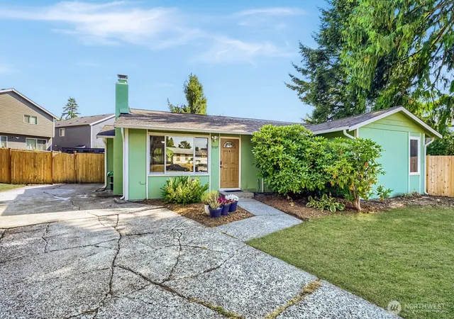 Photo 3 of Single family home for sale at 9307 3rd Place Se, Everett, WA 98208 | MLS# NWM2579782 | Listing updated on 2026-09-22