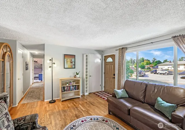 Photo 4 of Single family home for sale at 9307 3rd Place SE, Everett, WA 98208 | MLS# NWM2579782 | Listing updated on 2026-09-22