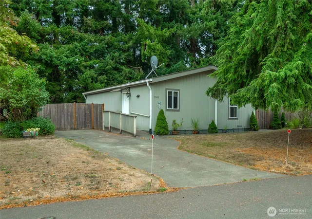 Photo 2 of Manufactured home for sale at 5526 Yakima Ln, Lacey, WA 98503 | MLS# NWM2579792 | Listing updated on 2026-10-01