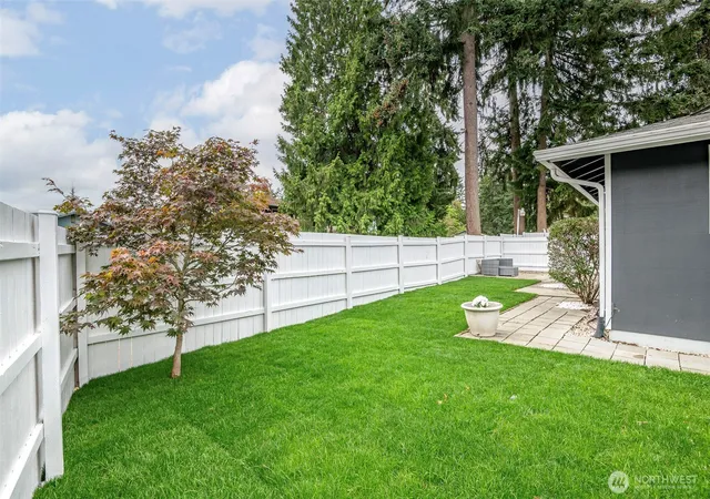 Photo 2 of Single family home for sale at 11811 Se 318th Place, Auburn, WA 98092 | MLS# NWM2579827 | Listing updated on 2026-09-23