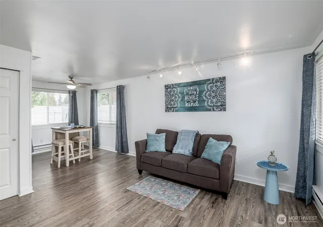 Photo 3 of Single family home for sale at 11811 Se 318th Place, Auburn, WA 98092 | MLS# NWM2579827 | Listing updated on 2026-09-23