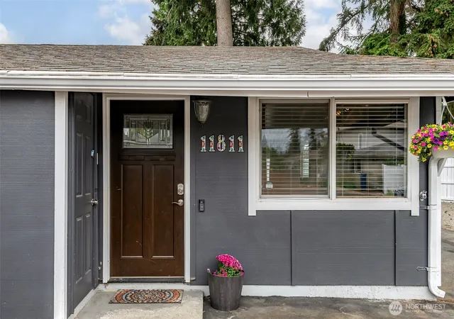 Photo 3 of Single family home for sale at 11811 SE 318th Place, Auburn, WA 98092 | MLS# NWM2579827 | Listing updated on 2026-09-23