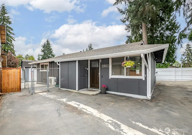 Photo 4 of Single family home for sale at 11811 SE 318th Place, Auburn, WA 98092 | MLS# NWM2579827 | Listing updated on 2026-09-23