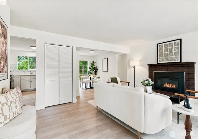 Photo 4 of Single family home for sale at 21205 NE 60th Place, Redmond, WA 98053 | MLS# NWM2579846 | Listing updated on 2026-09-26