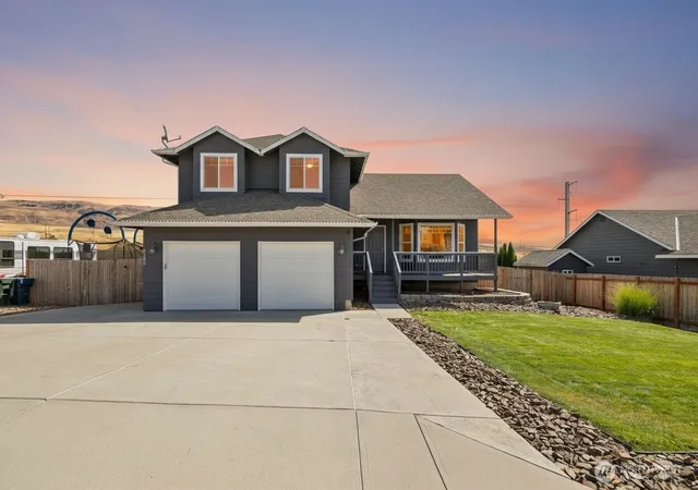 Photo 1 of Single family home for sale at 2502 Harvester Loop, East Wenatchee, WA 98802 | MLS# NWM2579863 | Listing updated on 2026-09-25