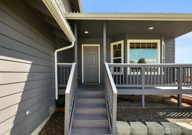 Photo 3 of Single family home for sale at 2502 Harvester Loop, East Wenatchee, WA 98802 | MLS# NWM2579863 | Listing updated on 2026-09-25