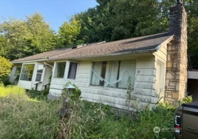 Photo 2 of Single family home for sale at 806 15th Avenue Se, Puyallup, WA 98372 | MLS# NWM2579879 | Listing updated on 2026-09-25