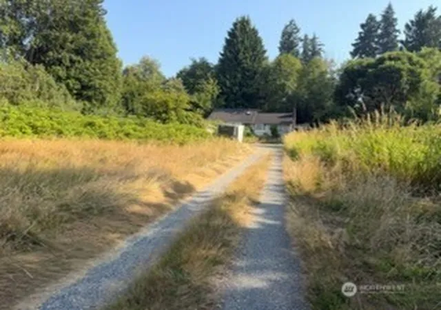 Photo 3 of Single family home for sale at 806 15th Avenue SE, Puyallup, WA 98372 | MLS# NWM2579879 | Listing updated on 2026-09-25