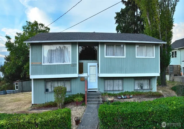 Photo 2 of Single family home for sale at 4200 S Ferdinand St, Seattle, WA 98118 | MLS# NWM2579895 | Listing updated on 2026-10-01