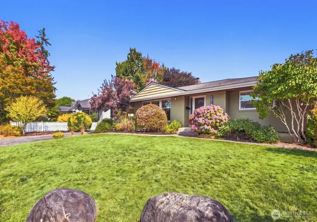 Photo 2 of Single family home for sale at 1021 Lombard Ave, Everett, WA 98201 | MLS# NWM2579896 | Listing updated on 2026-09-17