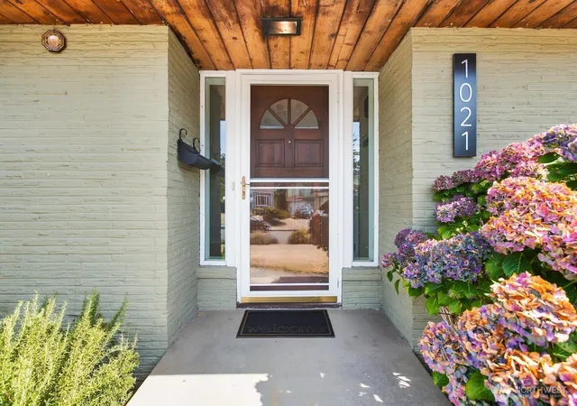 Photo 3 of Single family home for sale at 1021 Lombard Ave, Everett, WA 98201 | MLS# NWM2579896 | Listing updated on 2026-09-17