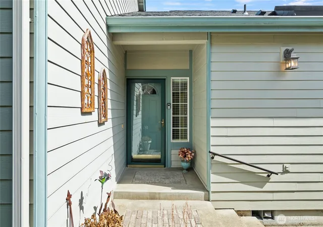 Photo 3 of Single family home for sale at 5611 Devonshire St SE, Olympia, WA 98501 | MLS# NWM2579909 | Listing updated on 2026-09-29