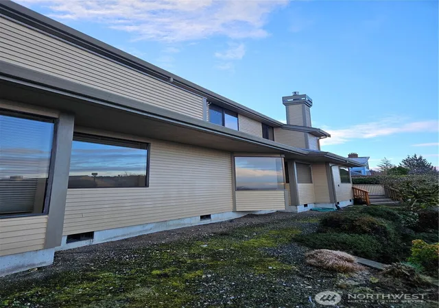 Photo 3 of Single family home for sale at 61 Leschi Dr Sw, Steilacoom, WA 98388 | MLS# NWM2579936 | Listing updated on 2026-09-25