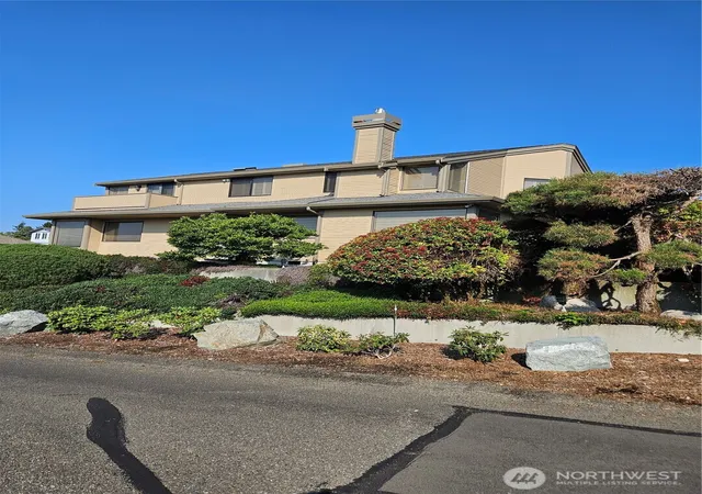 Photo 3 of Single family home for sale at 61 Leschi Dr SW, Steilacoom, WA 98388 | MLS# NWM2579936 | Listing updated on 2026-09-25