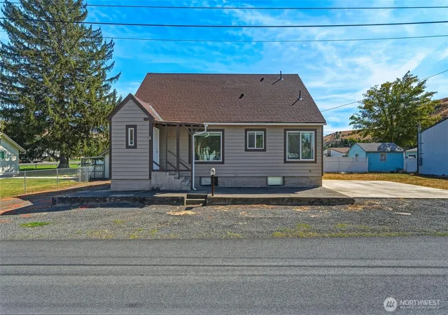 Photo 1 of Single family home for sale at 412 Pearson St, Dayton, WA 99328 | MLS# NWM2579997 | Listing updated on 2026-09-27