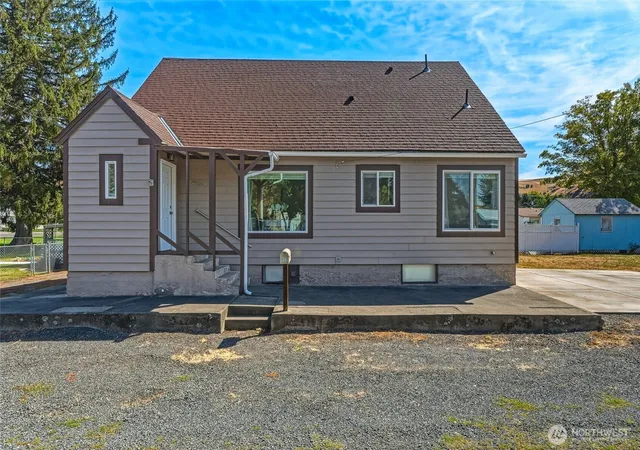 Photo 2 of Single family home for sale at 412 Pearson St, Dayton, WA 99328 | MLS# NWM2579997 | Listing updated on 2026-09-27