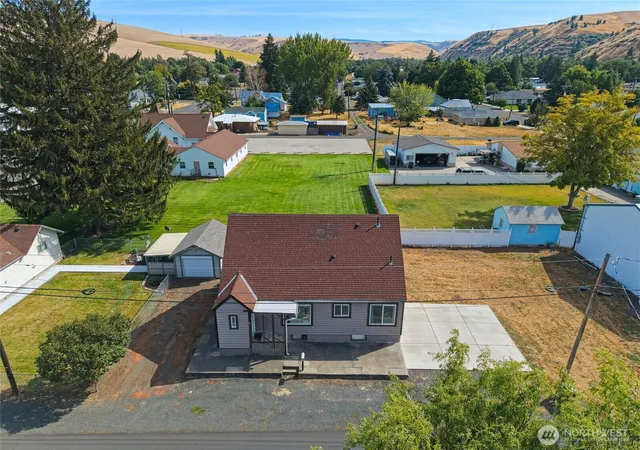 Photo 3 of Single family home for sale at 412 Pearson St, Dayton, WA 99328 | MLS# NWM2579997 | Listing updated on 2026-09-27