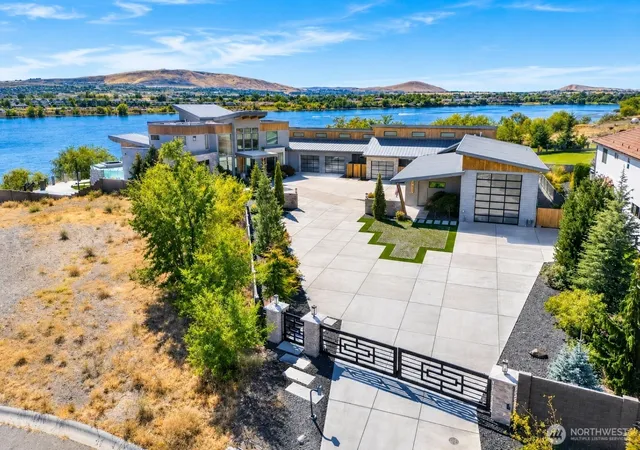 Photo 4 of Single family home for sale at 4612 Shoreline Ct, Pasco, WA 99301 | MLS# NWM2580019 | Listing updated on 2026-10-02