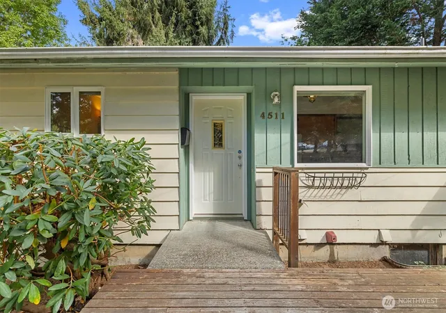 Photo 2 of Single family home for sale at 4511 Lakeway Dr, Bellingham, WA 98229 | MLS# NWM2580024 | Listing updated on 2026-09-25