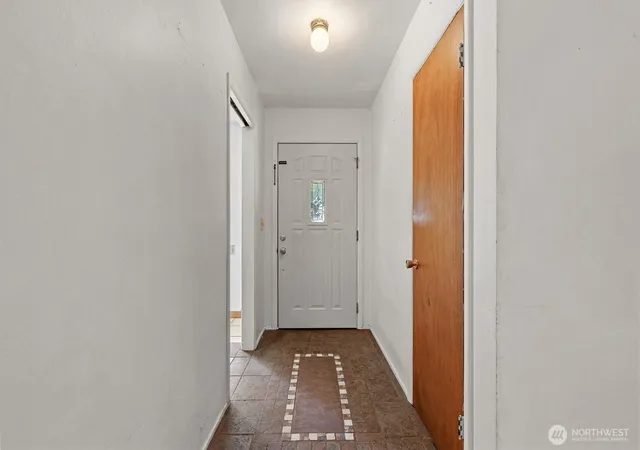 Photo 4 of Single family home for sale at 4511 Lakeway Dr, Bellingham, WA 98229 | MLS# NWM2580024 | Listing updated on 2026-09-25