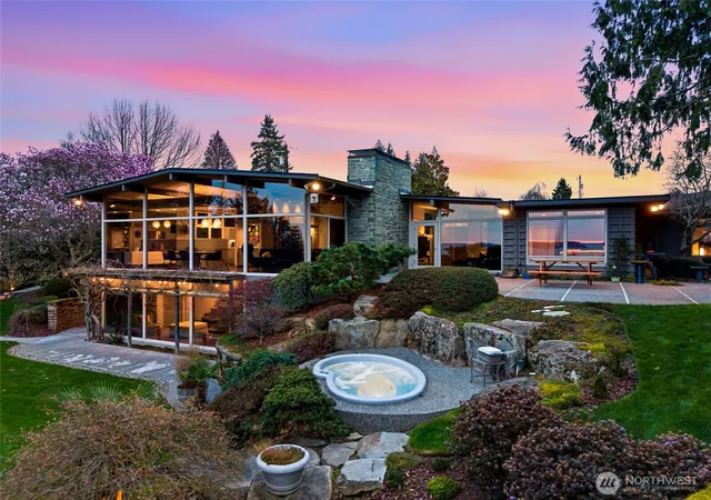 Photo 1 of Mansion for sale at 316 Heather Rd, Everett, WA 98203 | MLS# NWM2580027 | Listing updated on 2026-09-29