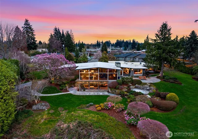 Photo 2 of Mansion for sale at 316 Heather Rd, Everett, WA 98203 | MLS# NWM2580027 | Listing updated on 2026-09-29