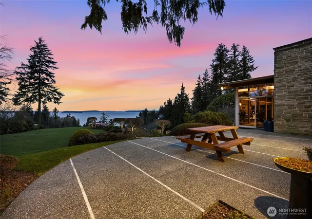 Photo 3 of Single family home for sale at 316 Heather Rd, Everett, WA 98203 | MLS# NWM2580027 | Listing updated on 2026-09-29