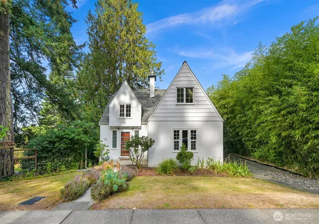 Photo 1 of Single family home for sale at 252 S Garden St, Bellingham, WA 98225 | MLS# NWM2580038 | Listing updated on 2026-09-25