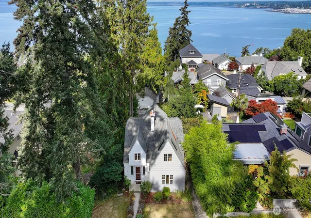 Photo 2 of Single family home for sale at 252 S Garden St, Bellingham, WA 98225 | MLS# NWM2580038 | Listing updated on 2026-09-25