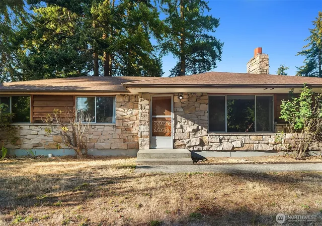 Photo 3 of Sale Pending at 518 N 198th Street, Shoreline, WA 98133 | MLS# NWM2580060 | Listing updated on 2026-09-28