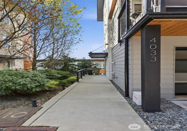 Photo 2 of Townhouse for sale at 4033 129th Place Se, Bellevue, WA 98006 | MLS# NWM2580063 | Listing updated on 2026-09-25
