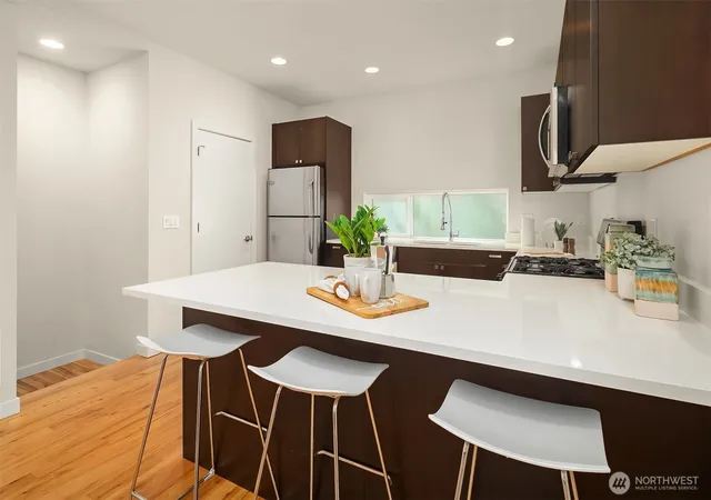 Photo 4 of Townhouse for sale at 10363 Ashworth Ave N, Seattle, WA 98133 | MLS# NWM2580064 | Listing updated on 2026-09-25