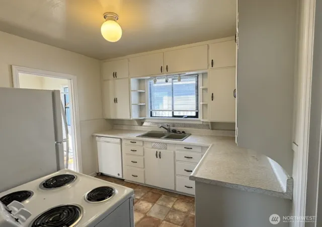 Photo 4 of Sale Pending at 225 SW Lewis St, Chehalis, WA 98532 | MLS# NWM2580077 | Listing updated on 2026-09-29