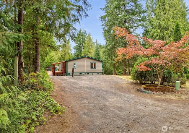 Photo 3 of Manufactured home for sale at 905 Griffiths Ln W, Seabeck, WA 98380 | MLS# NWM2580092 | Listing updated on 2026-09-25