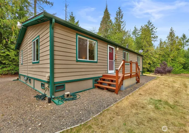 Photo 3 of Manufactured home for sale at 905 Griffiths Ln W, Seabeck, WA 98380 | MLS# NWM2580092 | Listing updated on 2026-09-25
