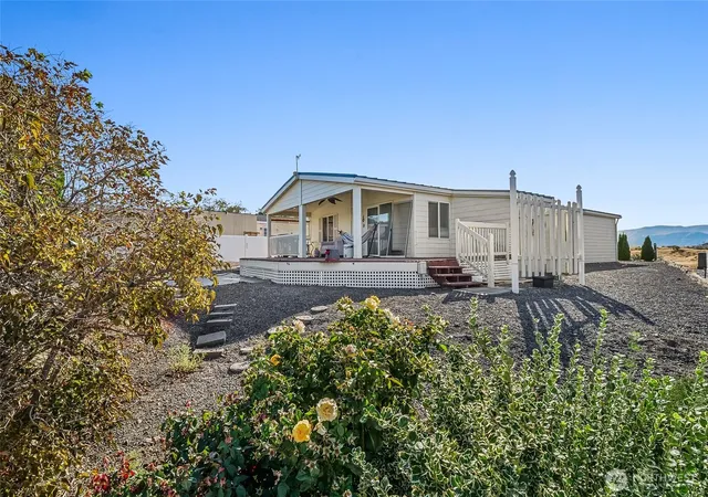 Photo 2 of Manufactured home for sale at 514 Sw Autumn Loop, Mattawa, WA 99349 | MLS# NWM2580104 | Listing updated on 2026-09-23
