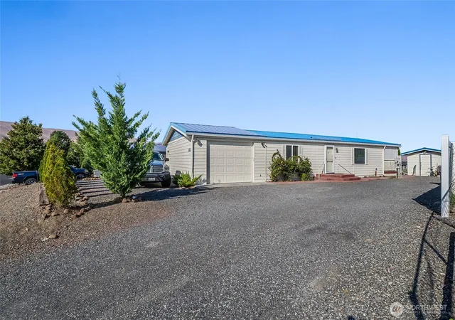 Photo 3 of Manufactured home for sale at 514 Sw Autumn Loop, Mattawa, WA 99349 | MLS# NWM2580104 | Listing updated on 2026-09-23