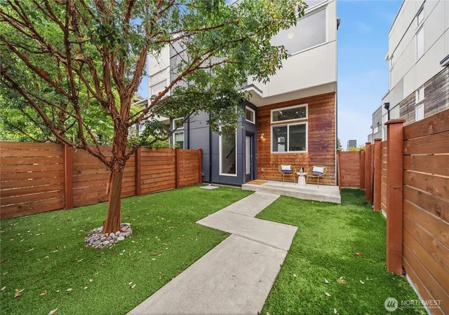 Townhouse for sale at 1921 8th Avenue W, Seattle, WA 98119 | MLS# NWM2580113