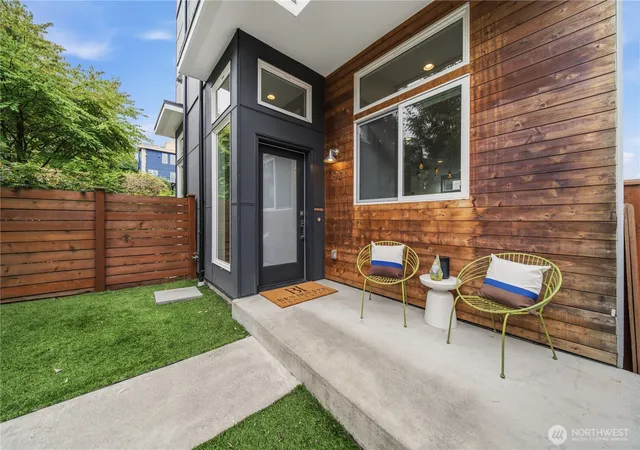 Photo 3 of Townhouse for sale at 1921 8th Avenue W, Seattle, WA 98119 | MLS# NWM2580113 | Listing updated on 2026-10-01