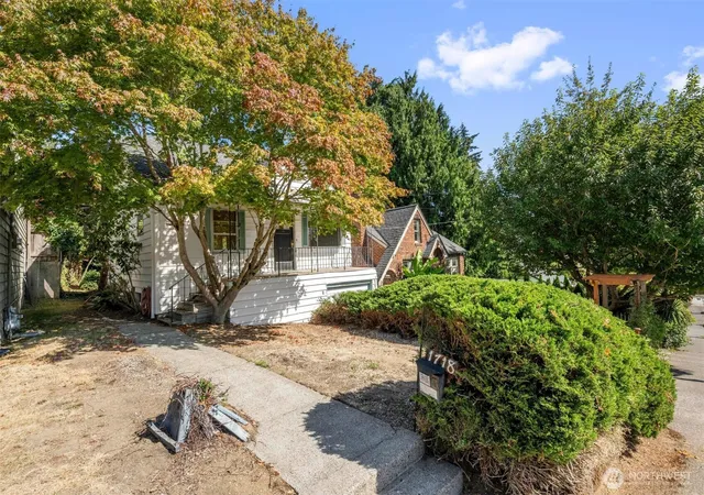 Photo 3 of Single family home for sale at 1718 NE 88th Street, Seattle, WA 98115 | MLS# NWM2580125 | Listing updated on 2026-09-25