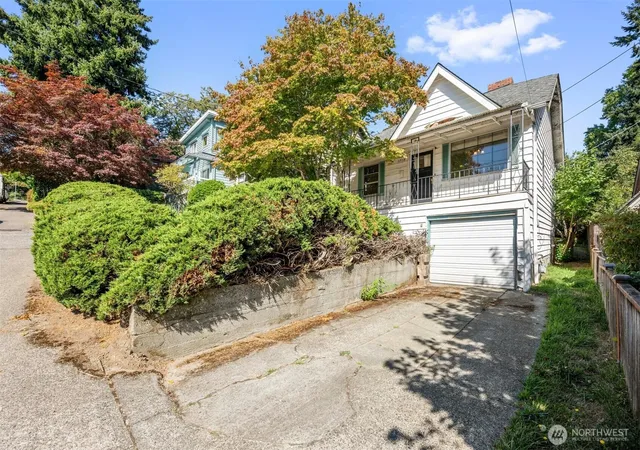 Photo 4 of Single family home for sale at 1718 NE 88th Street, Seattle, WA 98115 | MLS# NWM2580125 | Listing updated on 2026-09-25