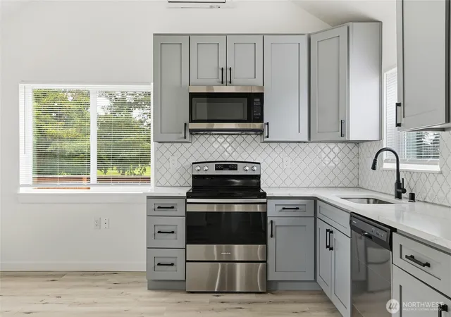 Photo 4 of Single family home for sale at 1750 S Anderson #2, Tacoma, WA 98405 | MLS# NWM2580150 | Listing updated on 2026-09-25