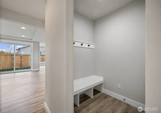 Photo 4 of Single family home for sale at 917 183rd Place SW, Lynnwood, WA 98037 | MLS# NWM2580162 | Listing updated on 2026-09-30