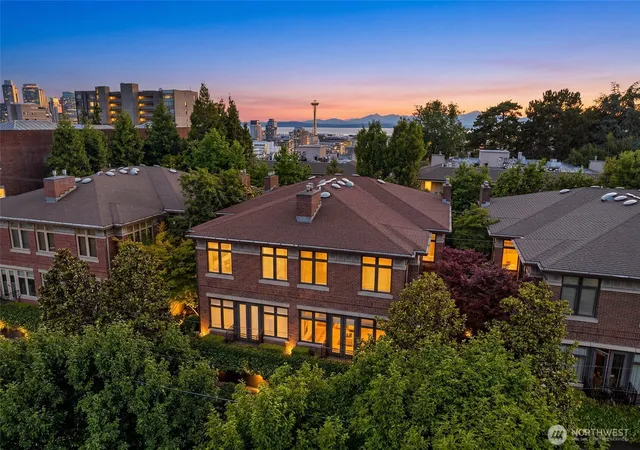 Townhouse for sale at 719 Harvard Ave E, Seattle, WA 98102 | MLS# NWM2580206